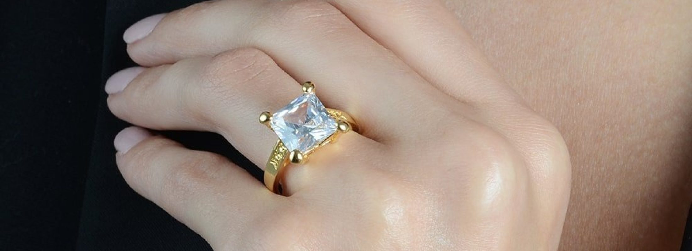 anel-dourado-solitario-inteiro-cravejado-de-zirconia-2