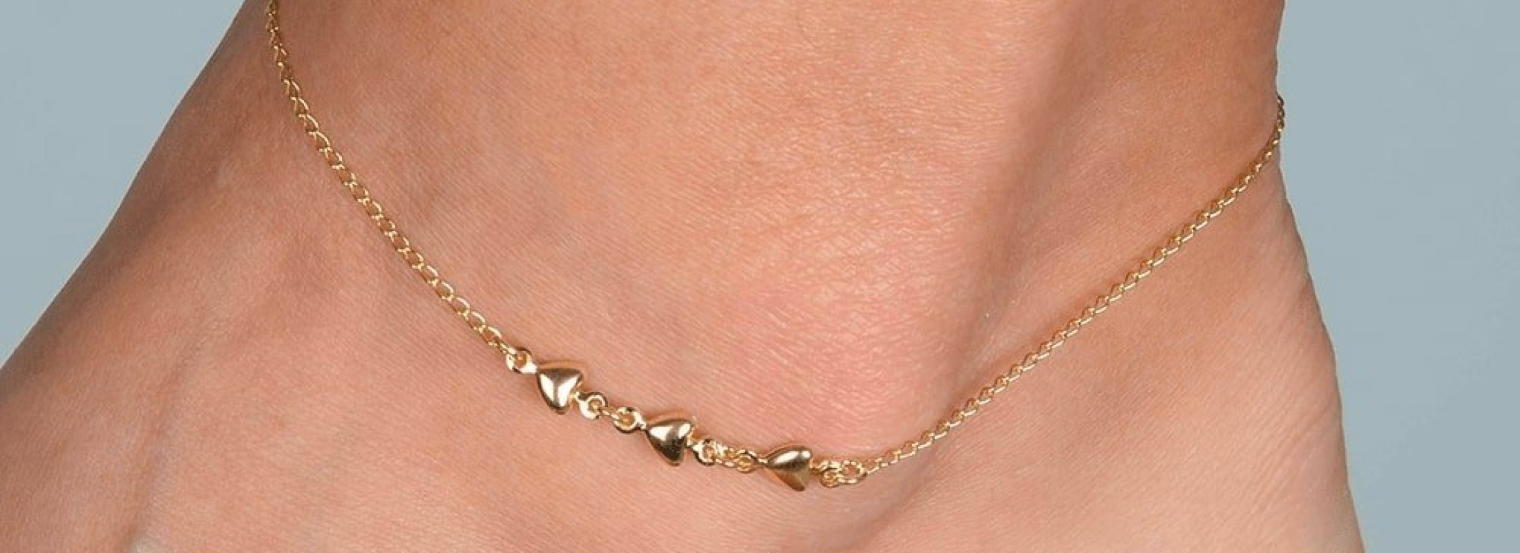 tornozeleira-dourada-3-coracoes-lisa